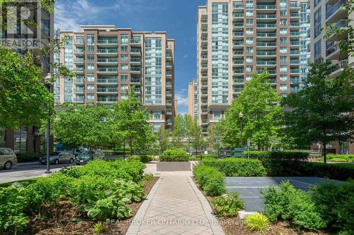 PH2 - 3 MICHAEL POWER PLACE , Toronto, Ontario M9A 0A2 3