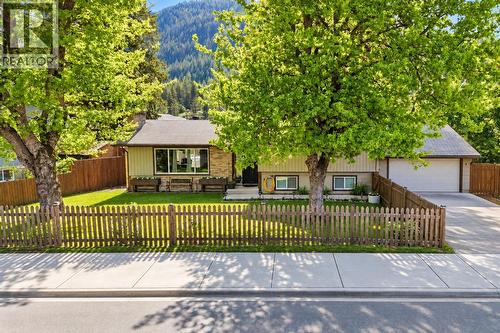 606 Riverside Avenue  Sicamous, BC V0E 2V0