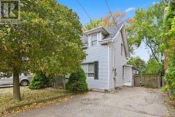 24 BRUCEDALE AVENUE W  Hamilton (Southam), ON L9C 1C2