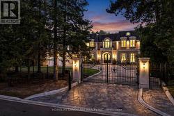 25 THE BRIDLE PATH  Toronto, ON M2L 1C9