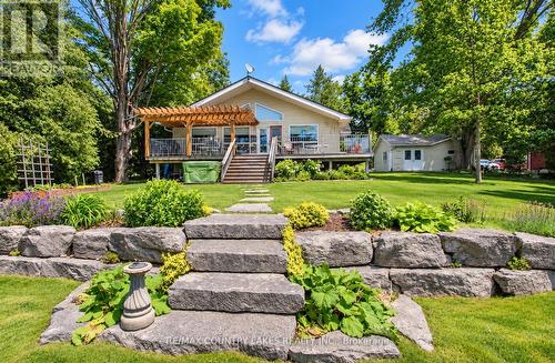 27 HILLCREST AVENUE  Kawartha Lakes, ON K0M 2B0