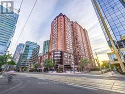 1111 - 633 BAY STREET Toronto, ON M5G 2G4