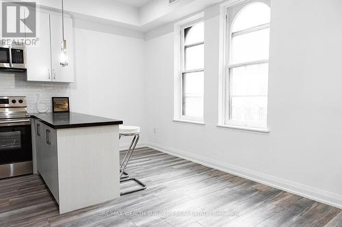 6 - 213 JARVIS STREET , Toronto, Ontario M5B 2C1 3