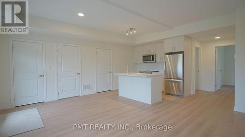 5 - 737 FRONT ROYAL STREET , Mississauga, Ontario L4Y 0G6