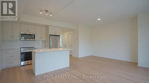 5 - 737 FRONT ROYAL STREET , Mississauga, Ontario L4Y 0G6 2