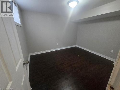 996 QUEENSDALE Avenue E Unit# B , Hamilton, Ontario L8T 1H9 2