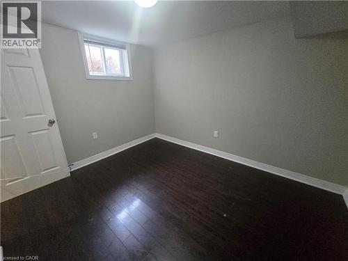 996 QUEENSDALE Avenue E Unit# B , Hamilton, Ontario L8T 1H9 3