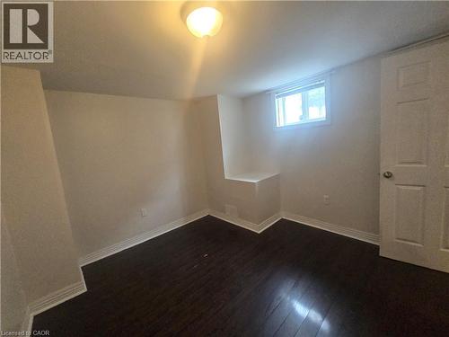 996 QUEENSDALE Avenue E Unit# B , Hamilton, Ontario L8T 1H9 5
