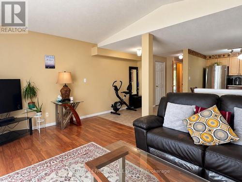 208 ACTIVA AVENUE , Kitchener, Ontario N2E 3T8 2