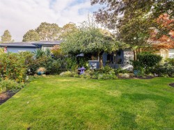 2064 Lansdowne Rd Oak Bay, BC V8P 1B3