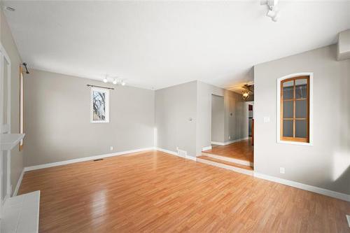 963 Centennial St, Winnipeg, MB 