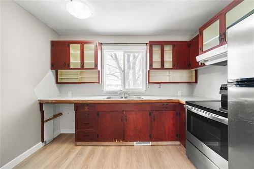 963 Centennial St, Winnipeg, MB 