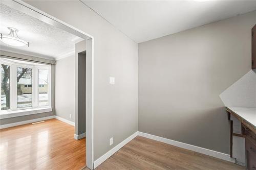 963 Centennial St, Winnipeg, MB 