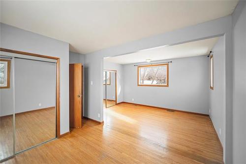 963 Centennial St, Winnipeg, MB 