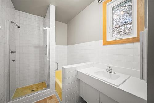 963 Centennial St, Winnipeg, MB 