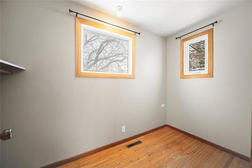 963 Centennial St, Winnipeg, MB 