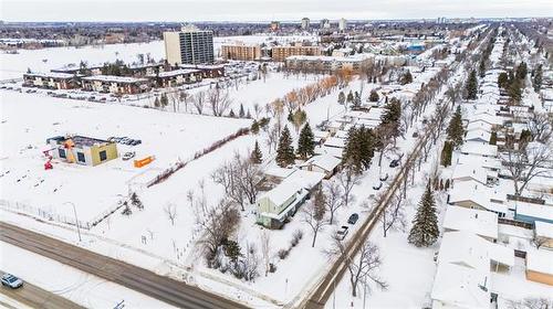 963 Centennial St, Winnipeg, MB 