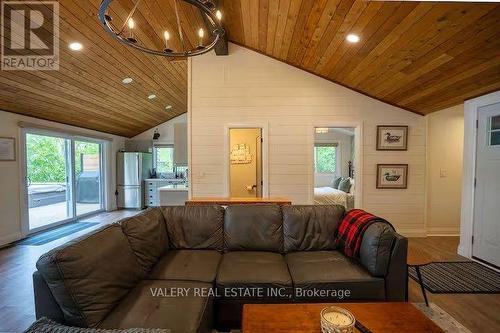 572 MALLARD CIRCLE , Selwyn, Ontario K0L 1T0 2