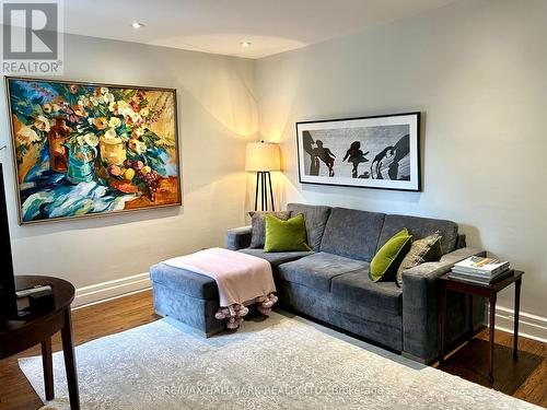 UPPER - 18 PAPE AVENUE , Toronto, Ontario M4M 2V6 2