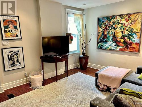 UPPER - 18 PAPE AVENUE , Toronto, Ontario M4M 2V6 4