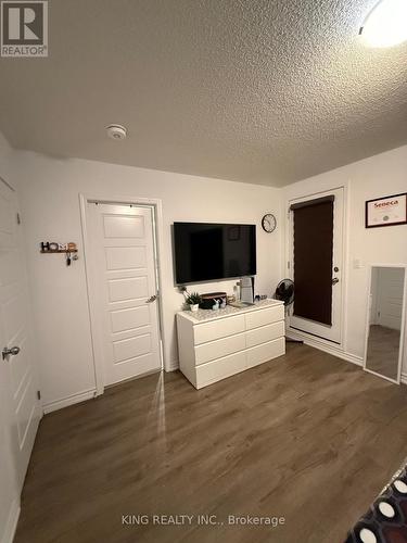210 KEPPEL CIRCLE , Brampton, Ontario L7A 0B6 5