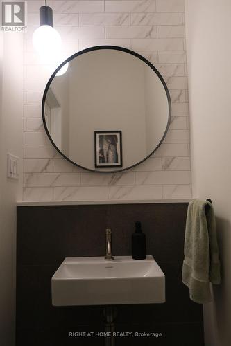 2 - 41 SPRUCE STREET , Toronto, Ontario M5A 2H8 4