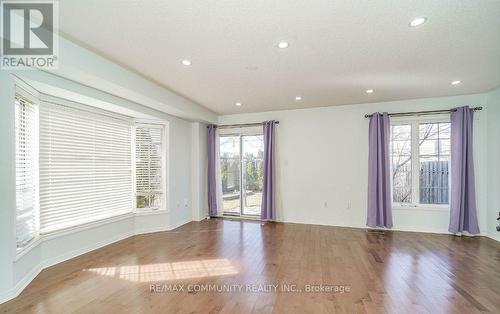 2 OGLEVIE DRIVE , Whitby, Ontario L1R 2Y4 5