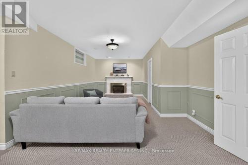 Family Room, Gas Fireplace - 1634 Tipperary Court, Mississauga, ON 