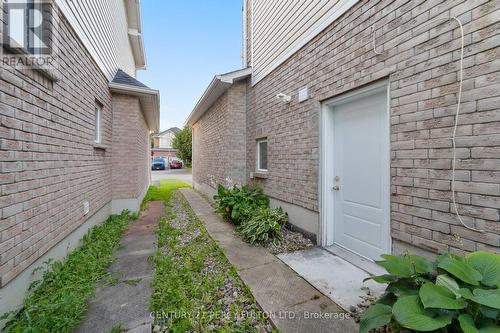 35 WELDON STREET , Whitby, Ontario L1R 2T5 3