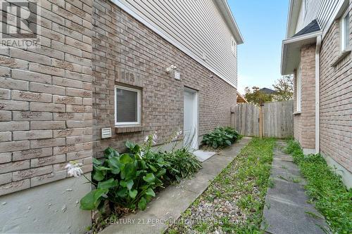 35 WELDON STREET , Whitby, Ontario L1R 2T5 4