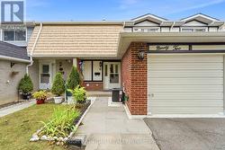 92 - 92 ST ANDREWS DRIVE  Hamilton, ON L8K 6H4