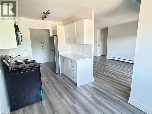 54 COUNTRY HILL Drive Unit# 318 , Kitchener, Ontario N2E 1R7 3