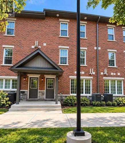 10 - 242 PENETANGUISHENE ROAD  Barrie, ON L4M 7C2