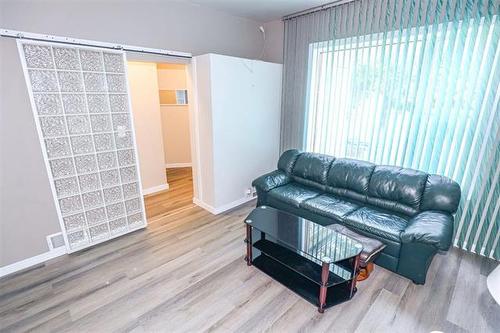 866 Banning St, Winnipeg, MB 