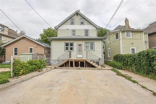866 Banning St, Winnipeg, MB 