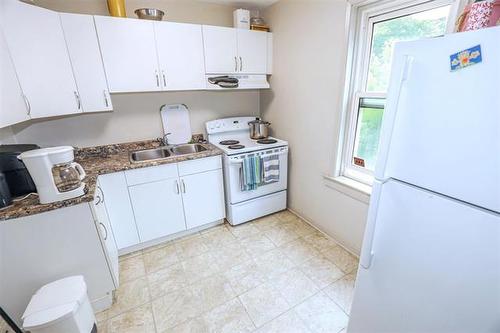 866 Banning St, Winnipeg, MB 