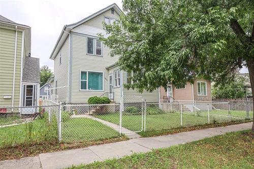 866 Banning St, Winnipeg, MB 