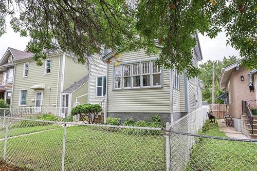 866 Banning St, Winnipeg, MB 