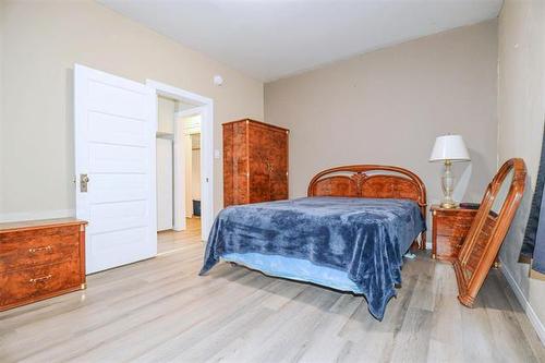 866 Banning St, Winnipeg, MB 