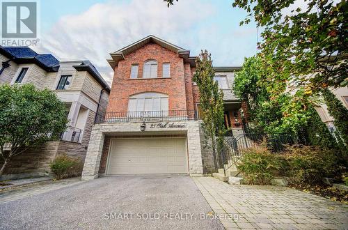 25 OAK AVENUE  Richmond Hill, ON L4C 6R5