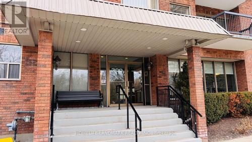 207 - 300 KEATS WAY , Waterloo, Ontario N2L 6E6 2