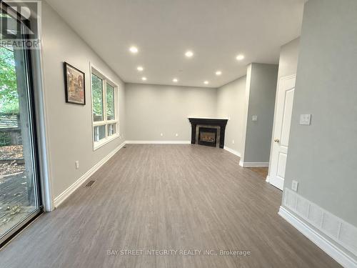 2198 WOODGLEN CRESCENT , Burlington, Ontario L7L 6H1 5