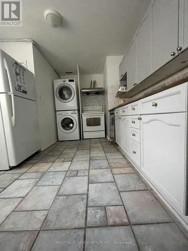 39 RICHARDSON DRIVE S , Aurora, Ontario L4G 1Z2 2
