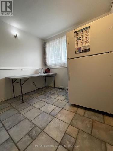 39 RICHARDSON DRIVE S , Aurora, Ontario L4G 1Z2 5