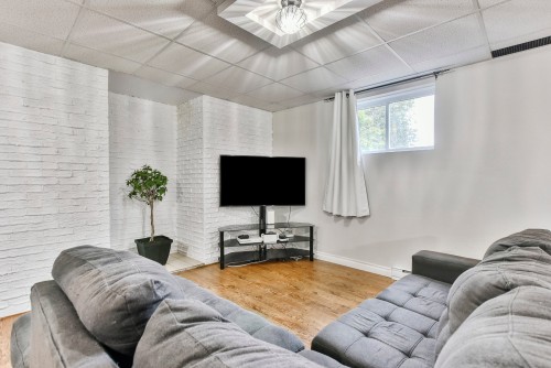 Salle familiale - 1212 Ch. Du Lac-Écho, Prévost, QC 