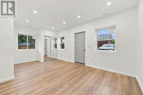 533A CARLTON STREET , St. Catharines (Carlton/Bunting), Ontario L2M 4X6 5