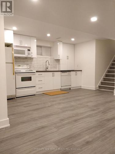 LOWER - 1185 WOODBINE AVENUE , Toronto, Ontario M4C 4E1 2