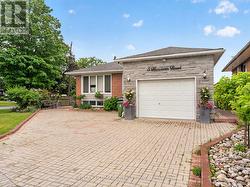 5 MANDARIN ROAD  Toronto, ON M1M 1W2