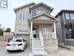 95 FLAN BOULEVARD  Barrie, ON L9J 1C6