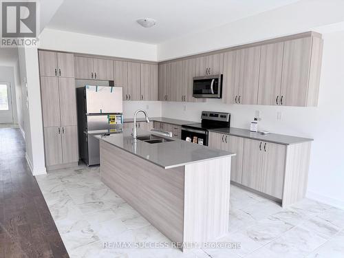 95 FLAN BOULEVARD , Barrie, Ontario L9J 0E1 2